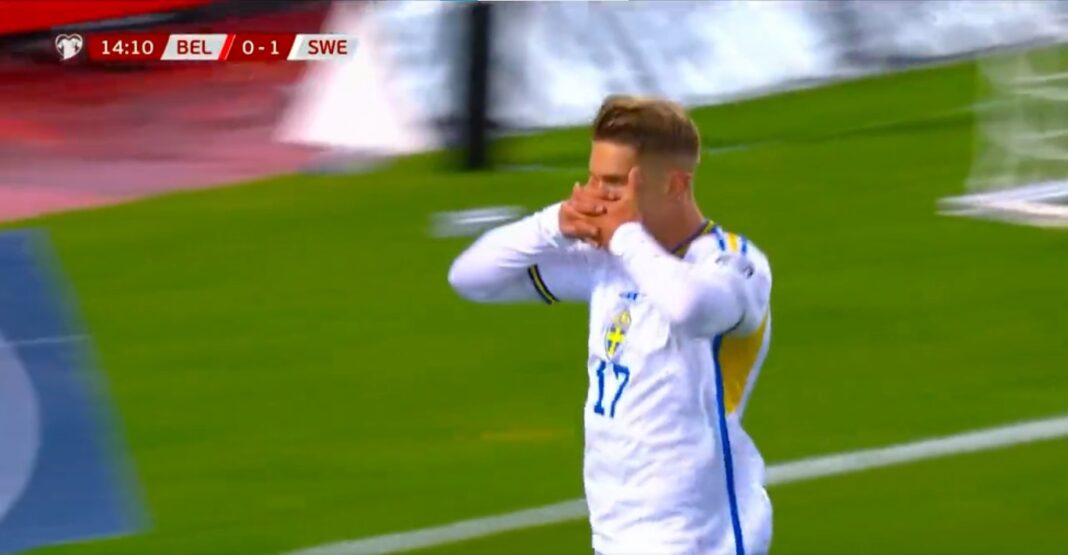 Viktor Gyokeres faz golo pela Suécia