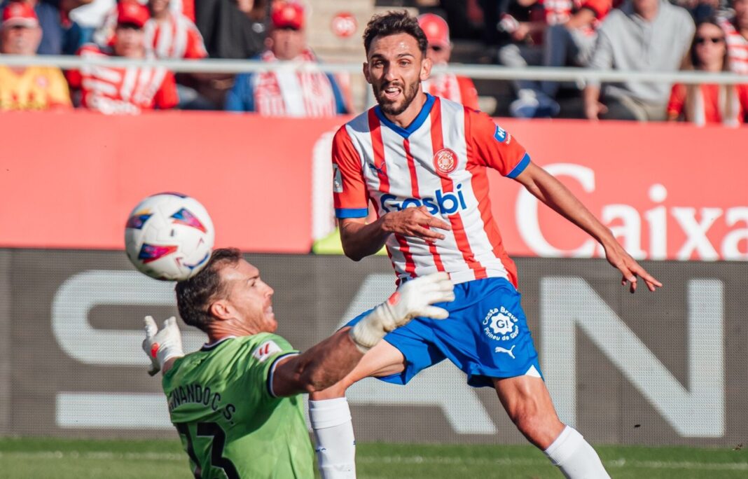 Iván Martín bate Fernando Martínez e marca para o Girona