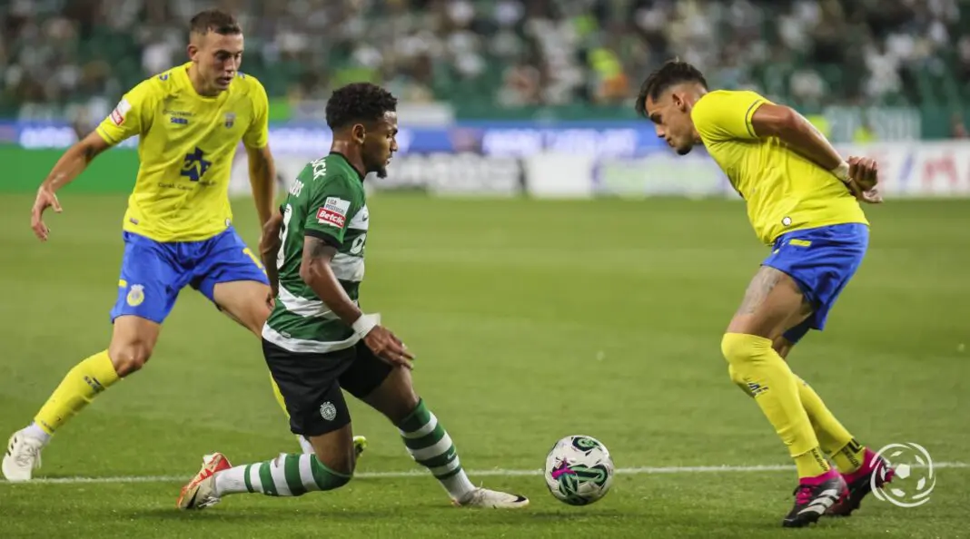 Sporting vence o Arouca em Alvalade em jogo com duas expulsões