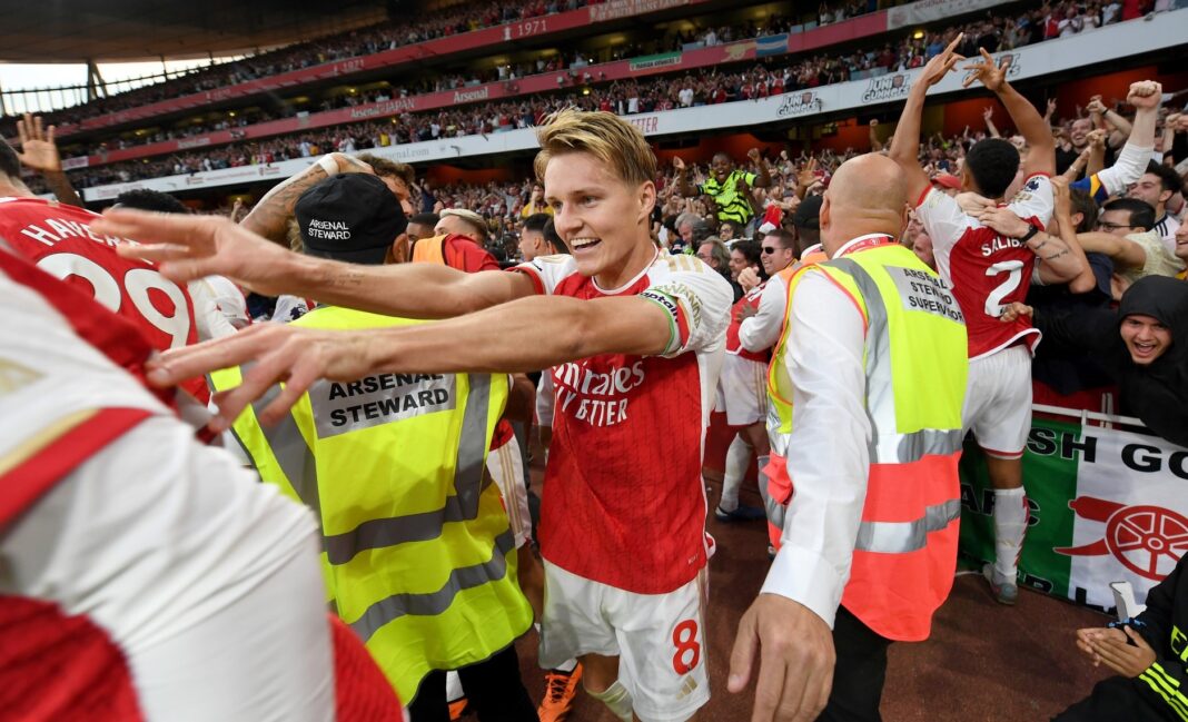 Martin Odegaard a celebrar pelo Arsenal