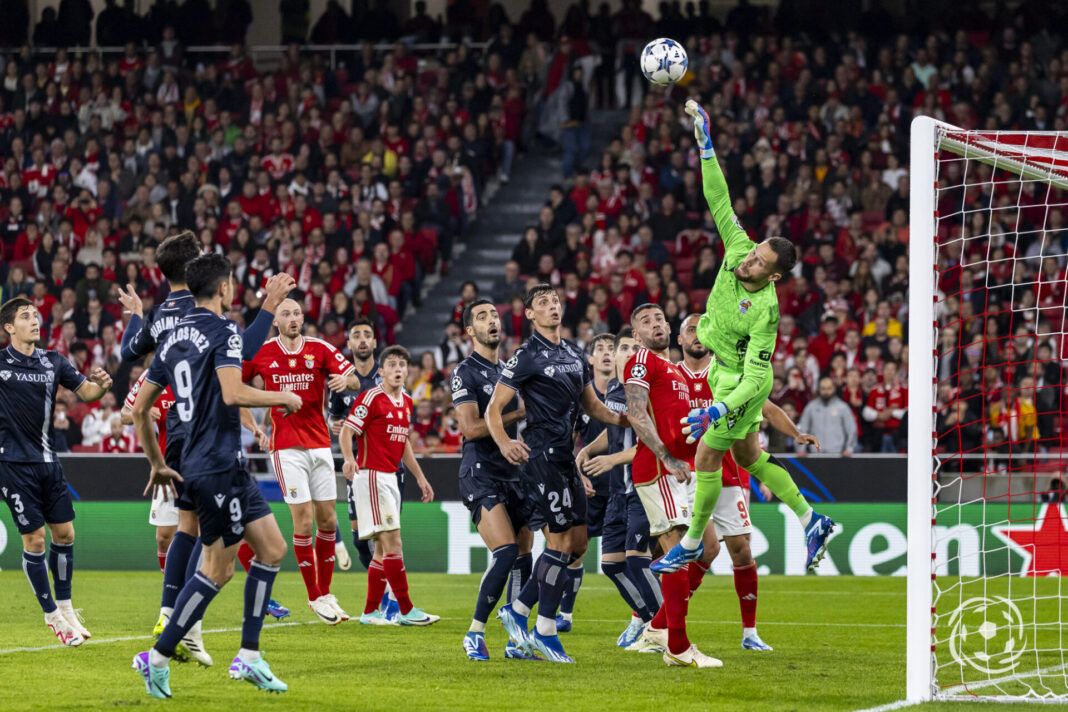 Benfica e Real Sociedad a jogarem