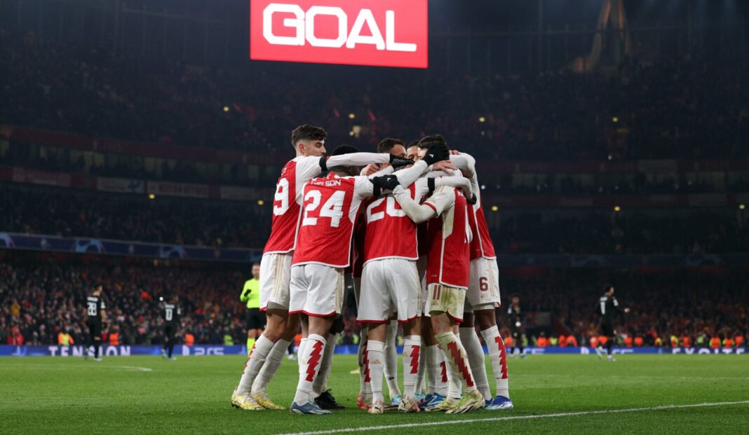 Jogadores do Arsenal celebram golo