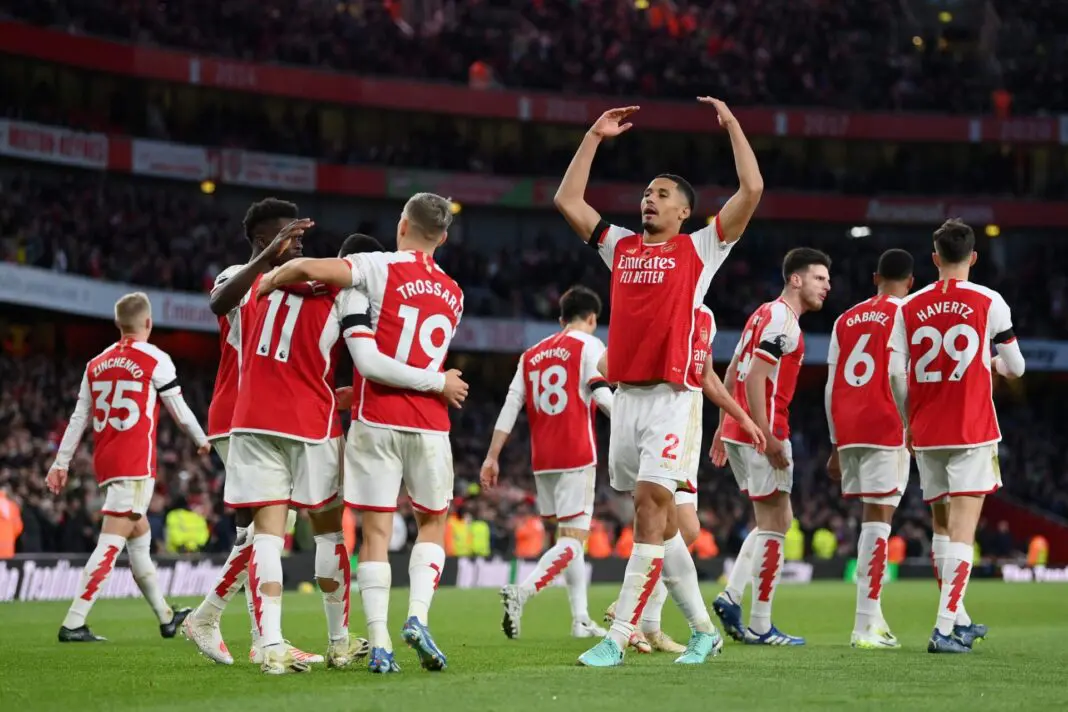 Arsenal vence Brighton e é líder à condição da Premier League