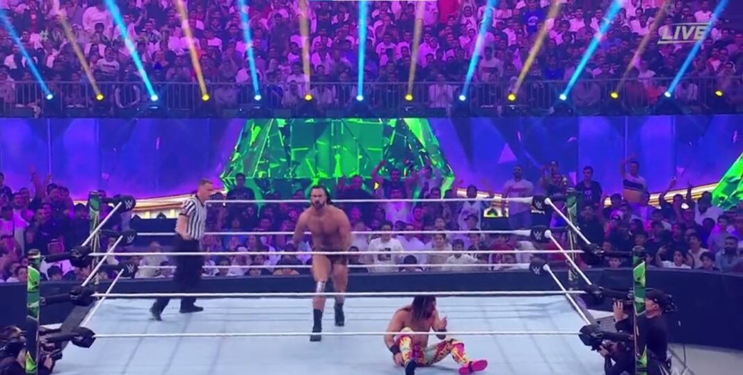 Drew McIntyre a celebrar vitória na WWE