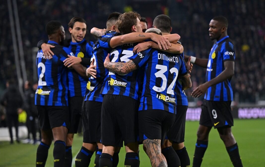 Jogadores do Inter de Milão a celebrar golo