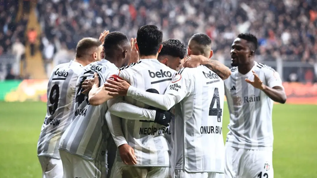 Besiktas afasta cinco jogadores por más exibições e