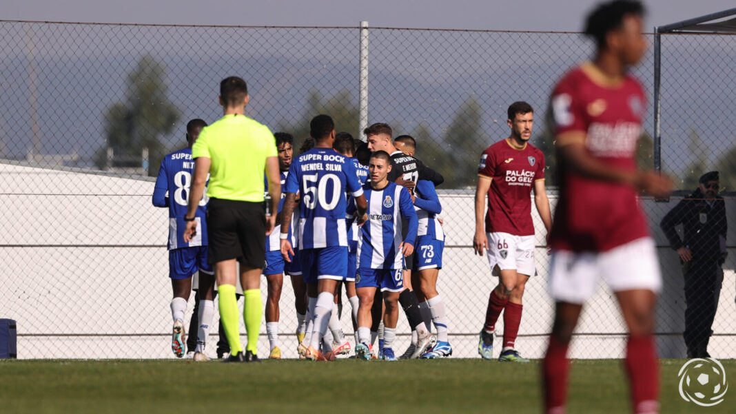 Jogadores do FC Porto B a celebrar contra o Académico de Viseu Clássico