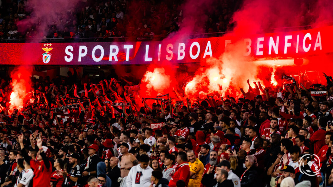 Adeptos do Benfica a celebrar