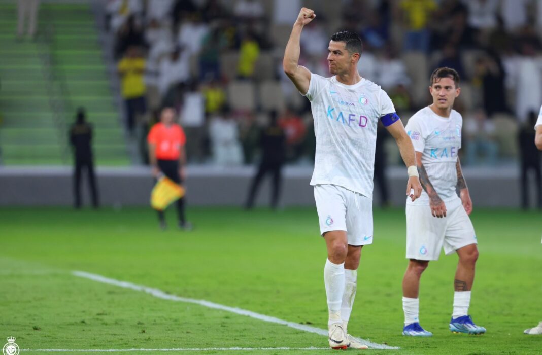 Cristiano Ronaldo e Otávio a jogarem pelo Al Nassr