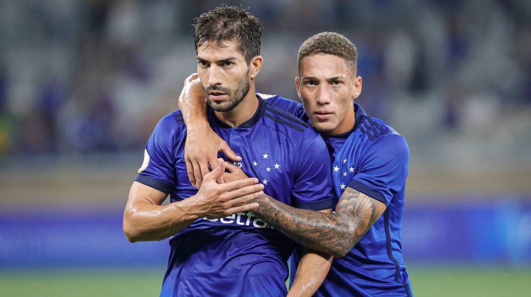 Lucas Silva e Robert a jogar pelo Cruzeiro