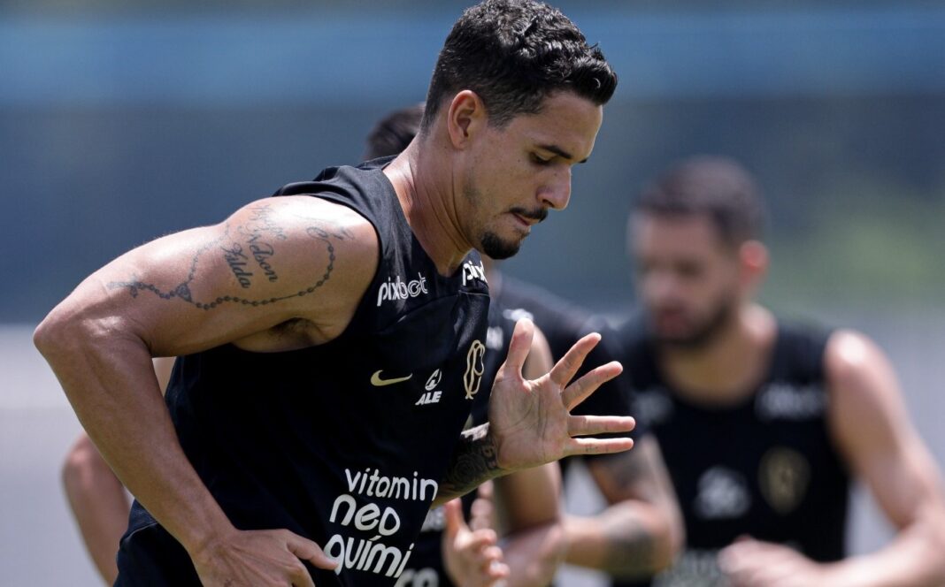 Lucas Veríssimo a treinar pelo Corinthians