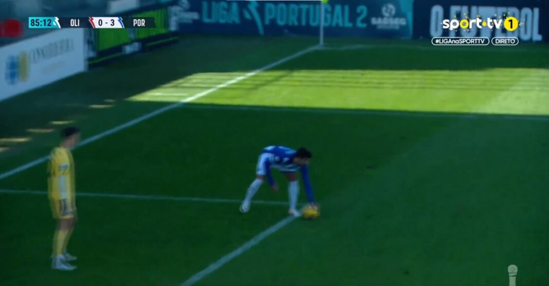 FC Porto B comete penalty surreal