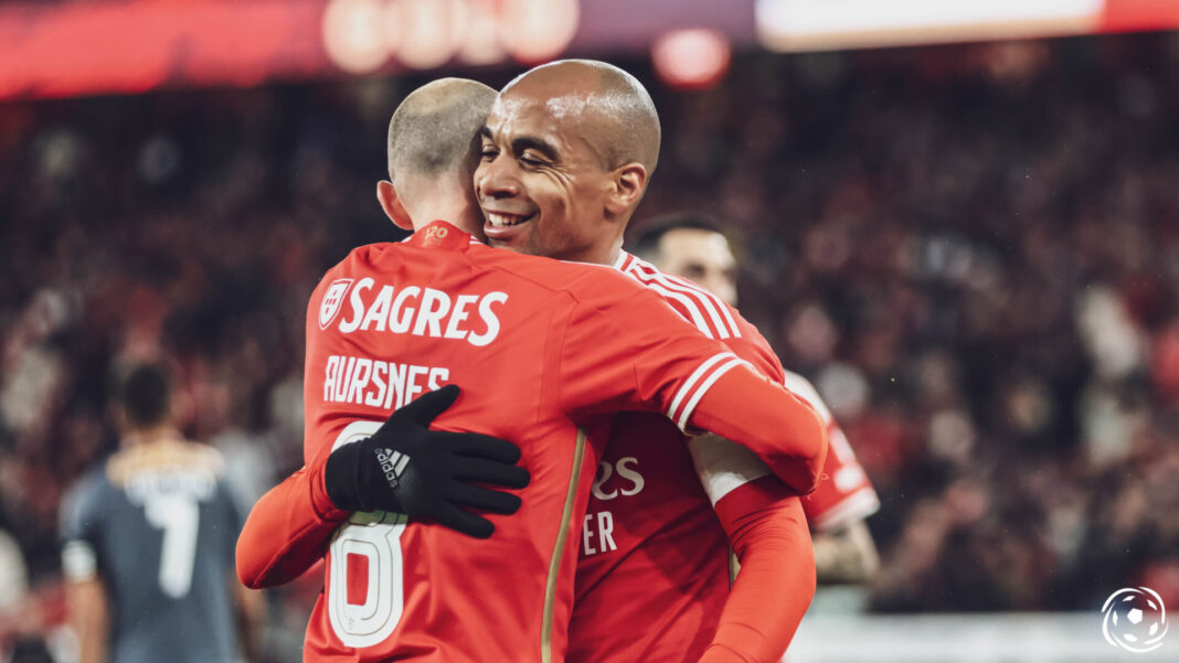 João Mário e Aursnes celebram golo do Benfica