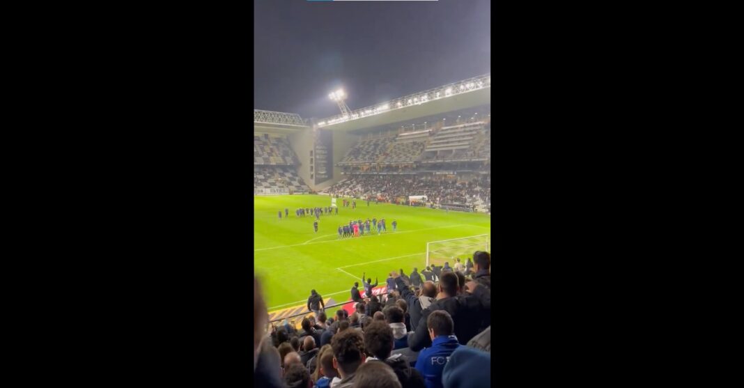 Adeptos do FC Porto contra jogadores
