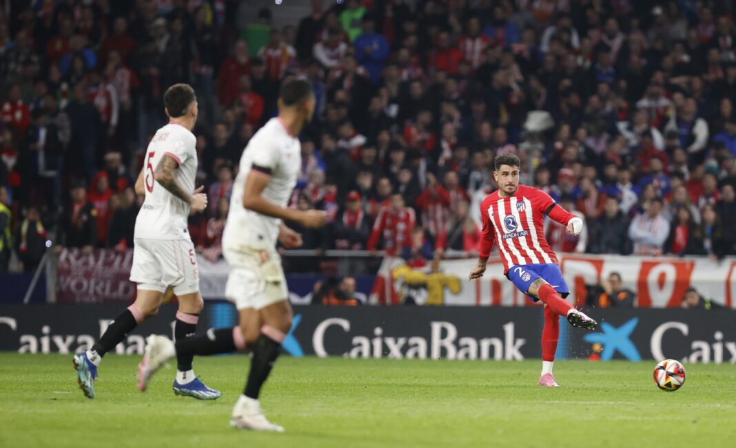 Atlético de Madrid a jogar contra o Sevilla
