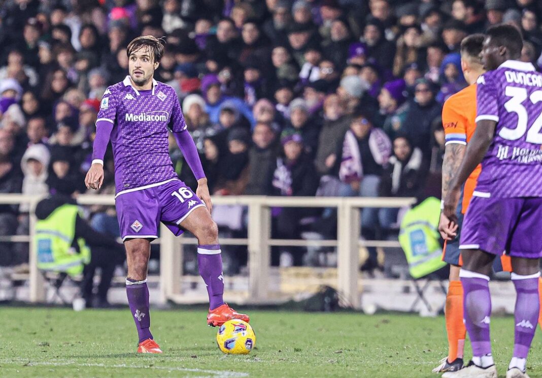 Atletas da Fiorentina a jogar