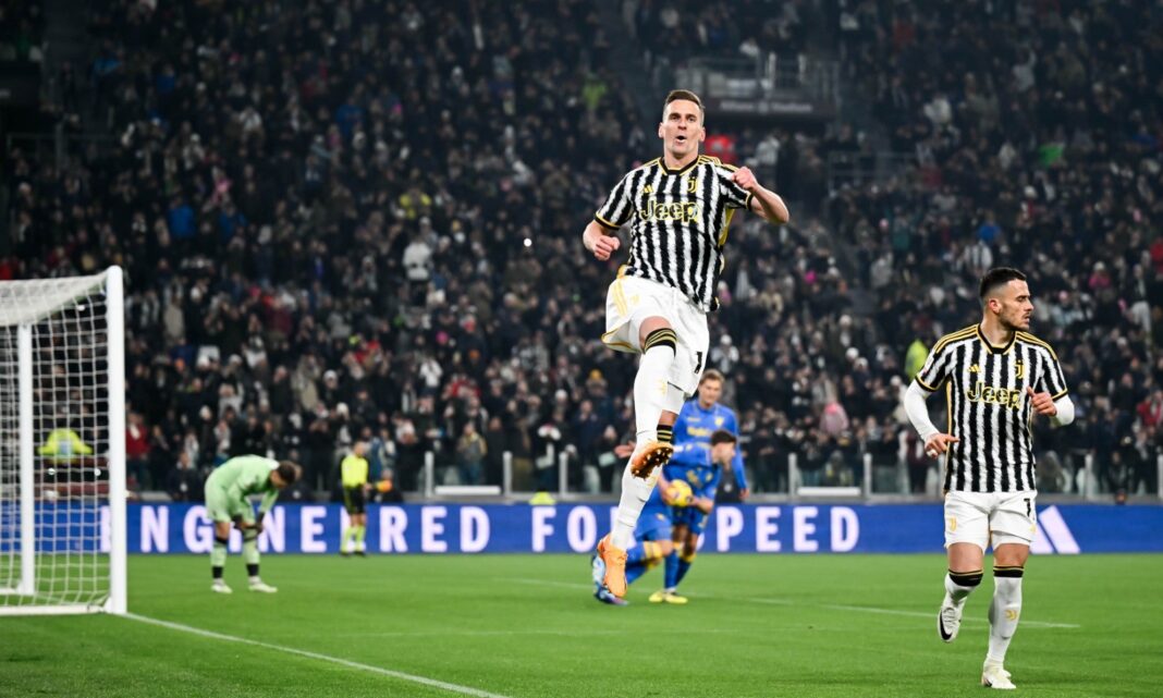 Arkadiusz Milik festeja golo pela Juventus