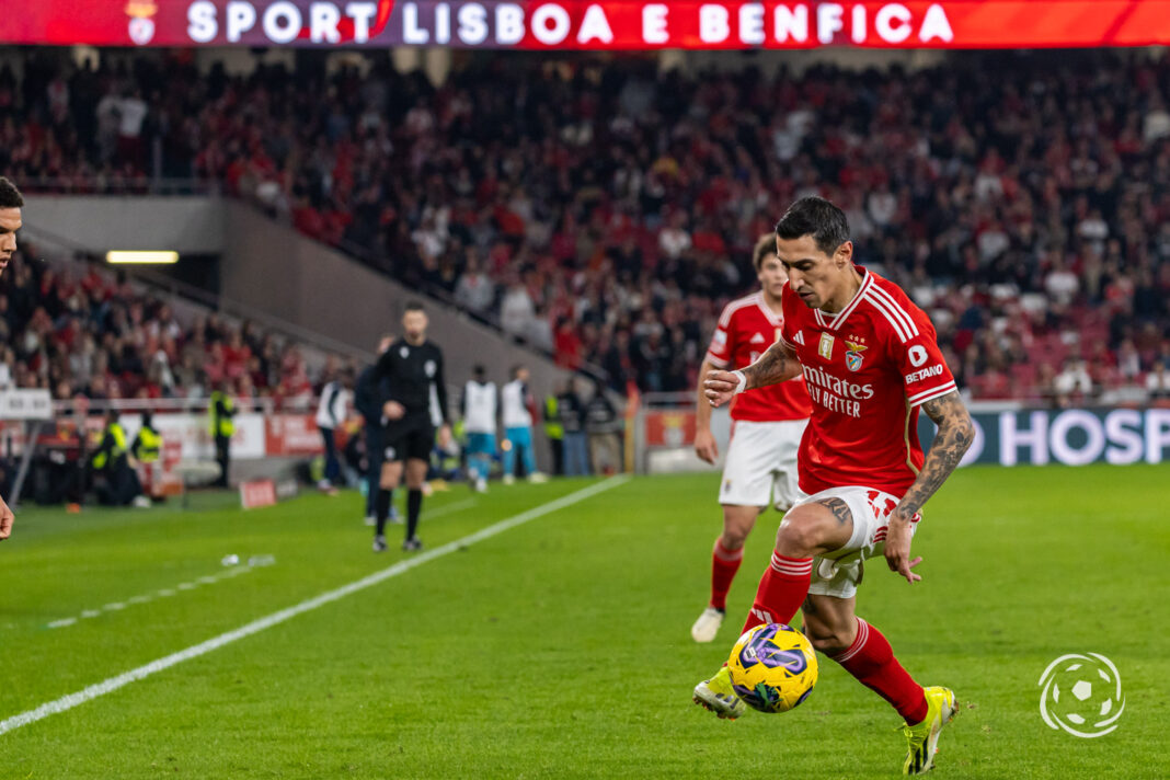 Ángel Di María a jogar futebol pelo Benfica