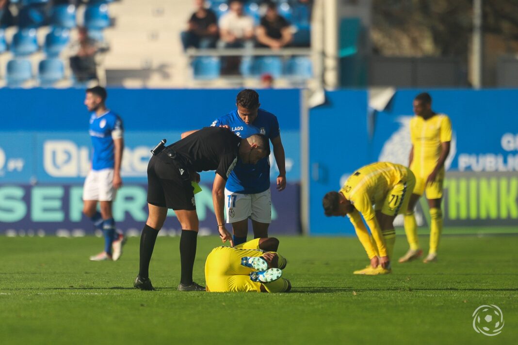 Jogadores do Nacional e do Feirense e Ricardo Baixinho