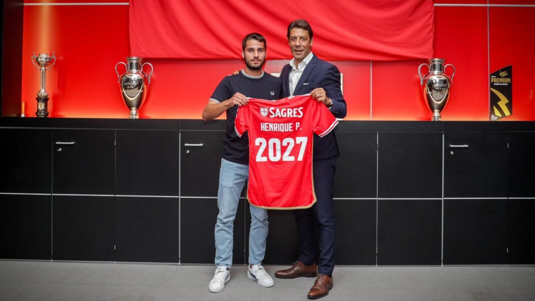 Benfica renova três jogadores