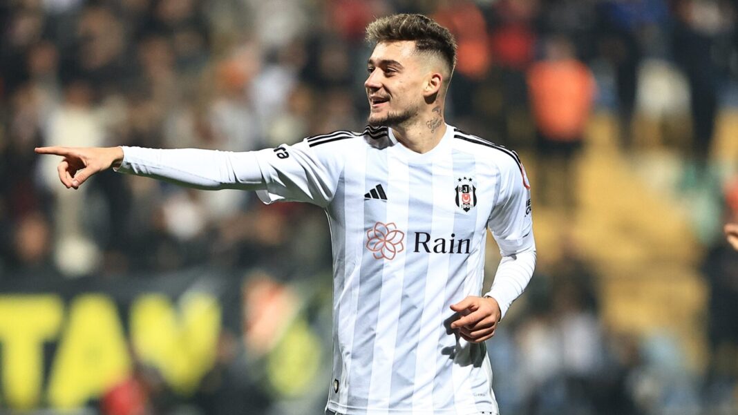 Ernest Muçi a jogar pelo Besiktas