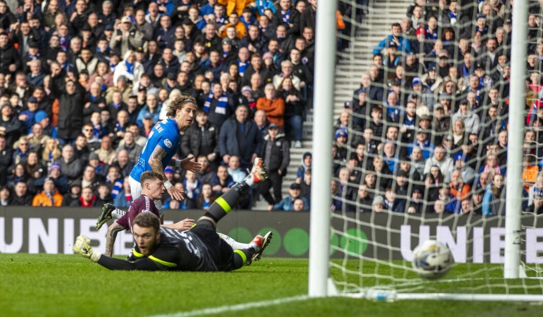 Fábio Silva faz golo pelo Rangers FC
