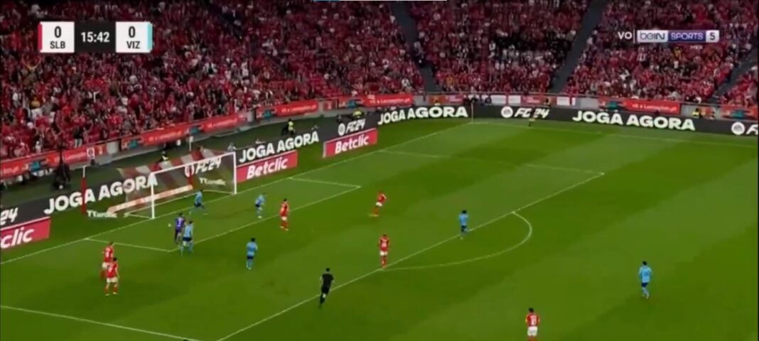 David Neres marca golo pelo Benfica