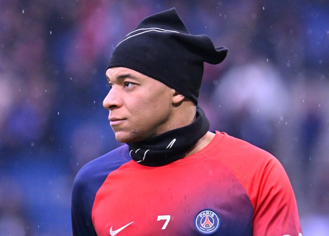 Kylian Mbappé a treinar com o PSG