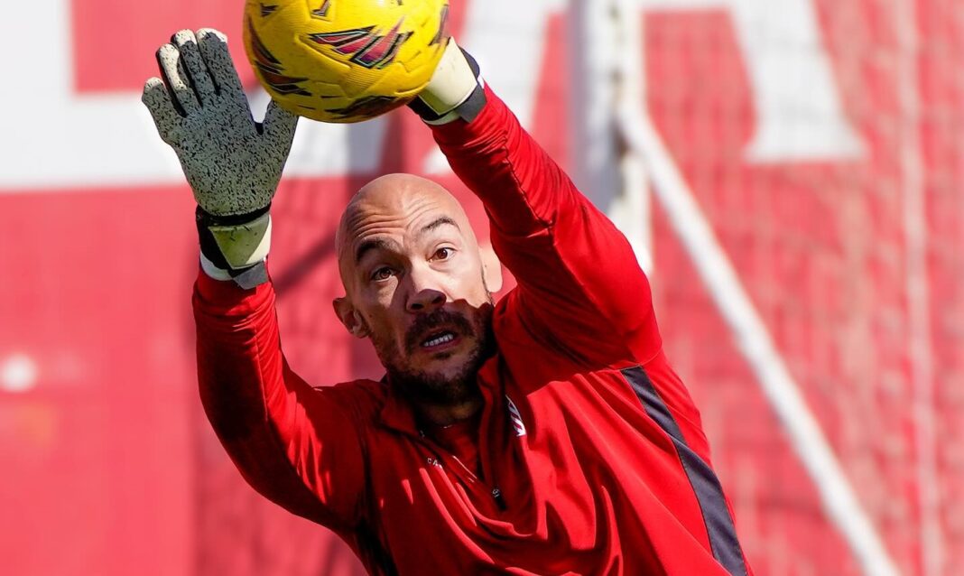 Marko Dmitrovic a treinar pelo Sevilha