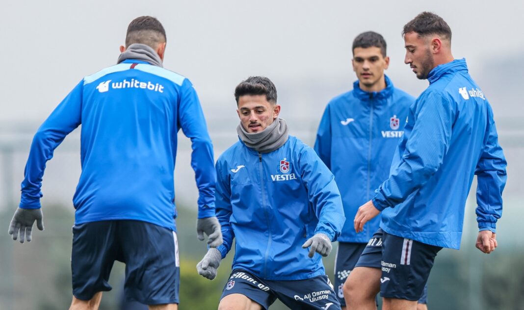 Jogadores do Trabzonspor a treinar