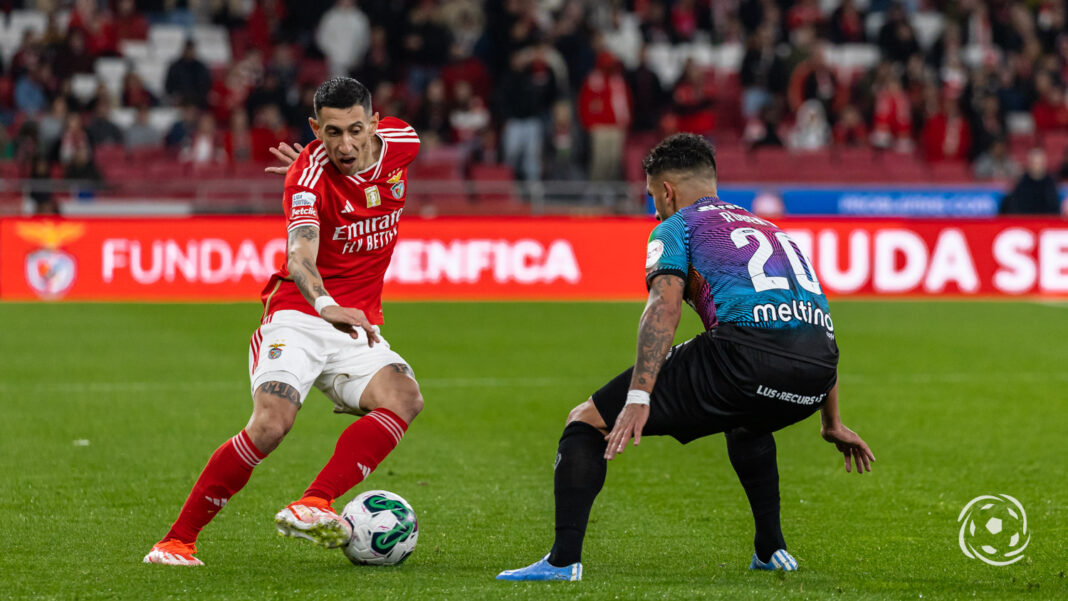 Ángel Di María a jogar pelo Benfica contra o Chaves