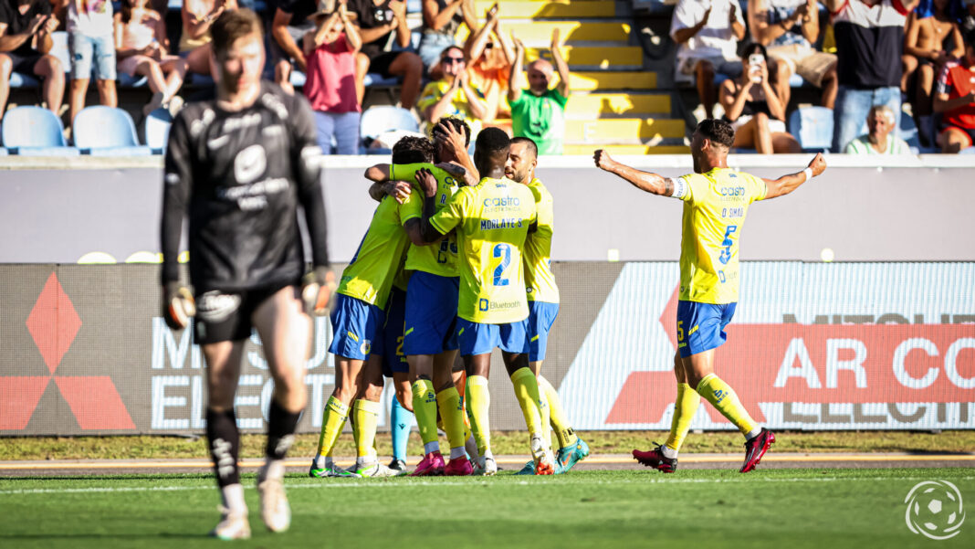 Jogadores do Arouca a celebrar golo