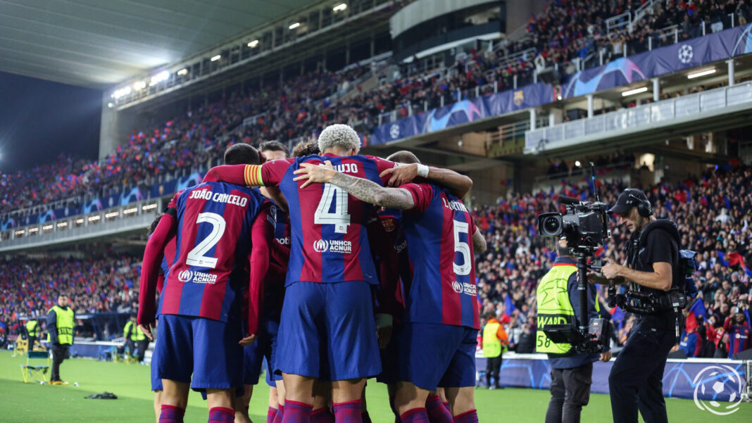 Altetas do Barcelona a celebrarem golo