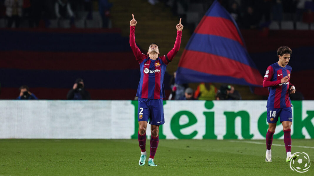 João Cancelo celebra golo pelo Barcelona emprestado pelo Manchester City