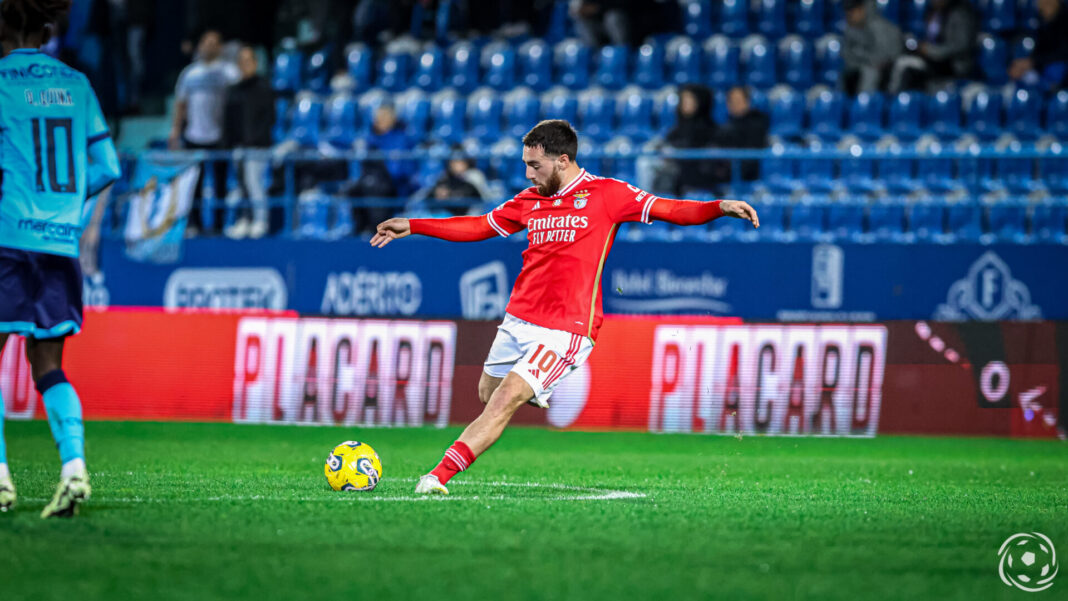 Orkun Kokçu joga pelo Benfica
