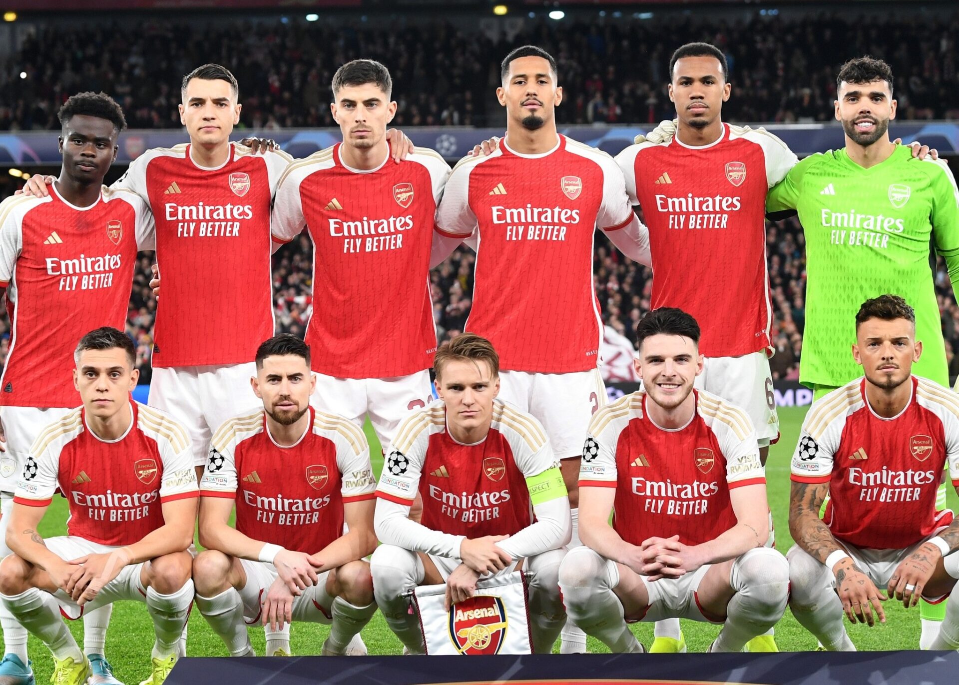 Arsenal e Manchester City colados na Premier League e na apresentação ...