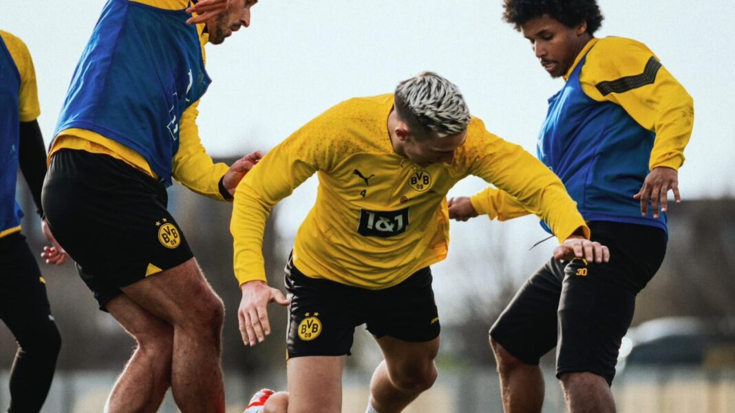 Jogadores do Borussia Dortmund a treinar