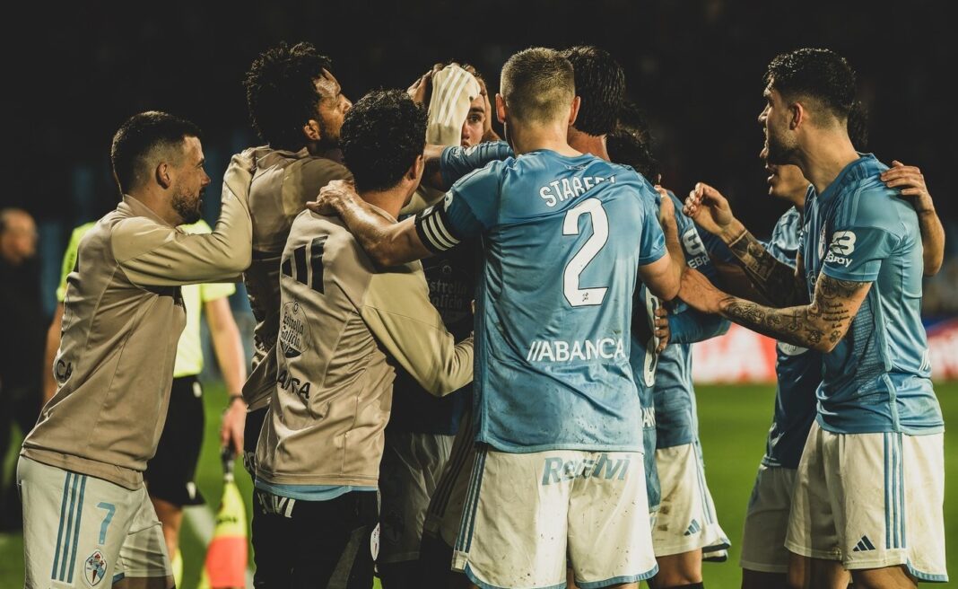 Celta de Vigo jogadores a celebrar