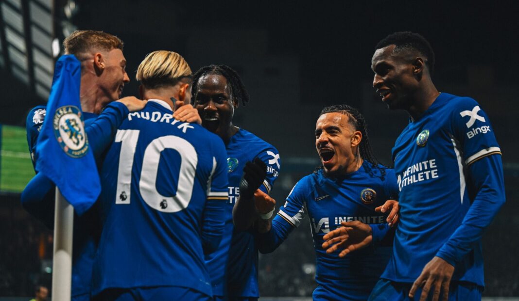 Jogadores do Chelsea a celebrar golo