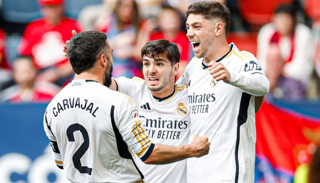 Atletas do Real Madrid celebram golo