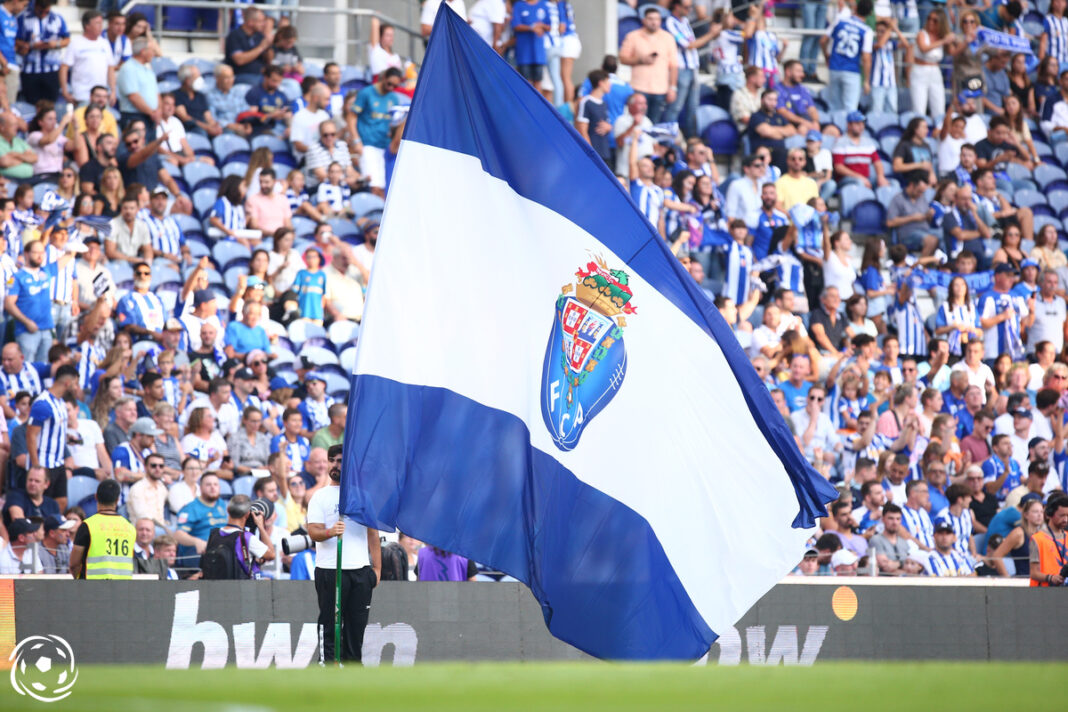 André Villas-Boas e adeptos do FC Porto bandeira