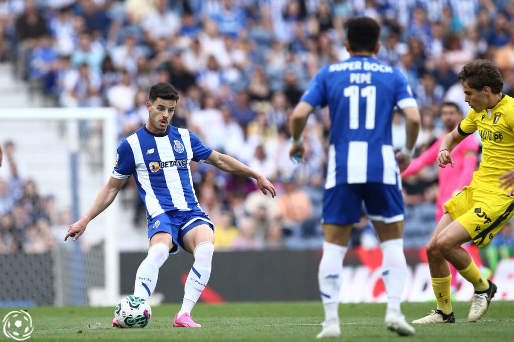 Zé Pedro a jogar pelo FC Porto no Estádio do Dragão