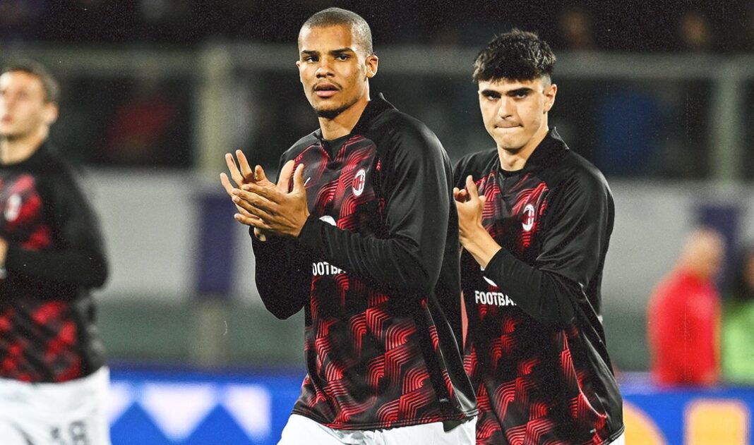 Jogadores do AC Milan a aquecerem