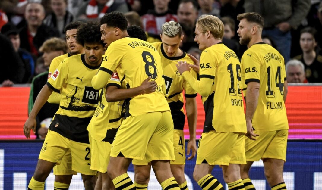 Jogadores do Borussia Dortmund a celebrar golo
