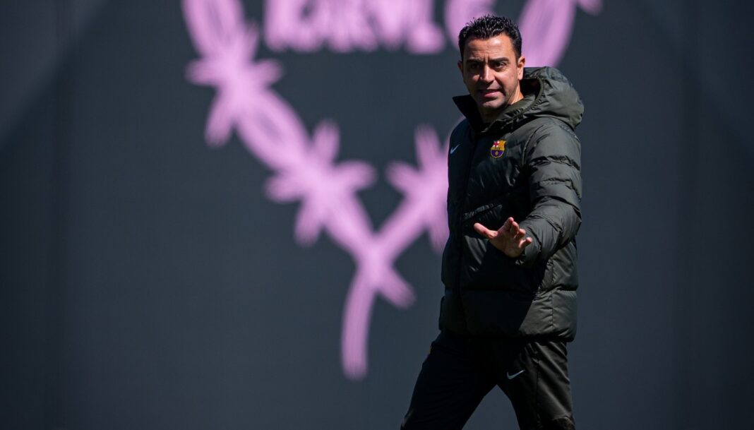 Xavi Hernández a treinar o Barcelona