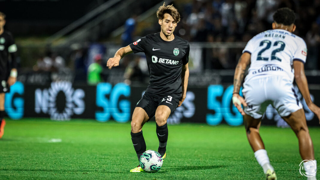 Daniel Bragança a jogar pelo Sporting contra o Estoril Praia