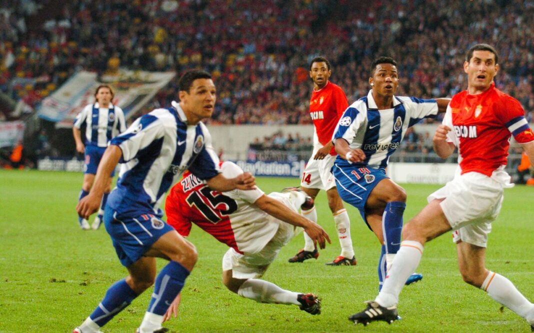Derlei e Carlos Alberto no FC Porto x Monaco de 2004