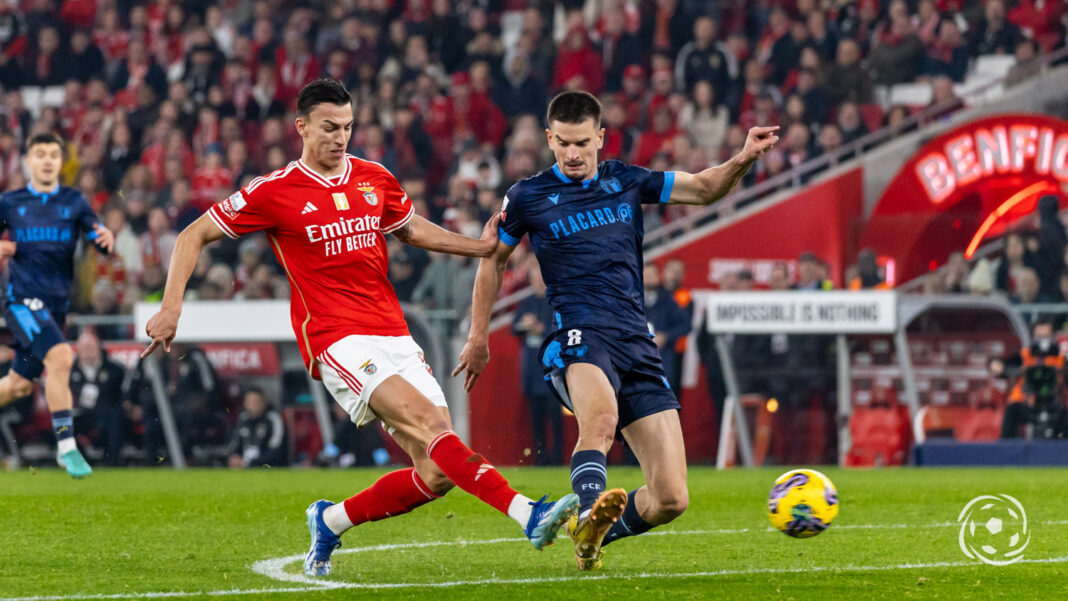 Benfica contra Famalicão Mirko Topic alvo do Sevilha