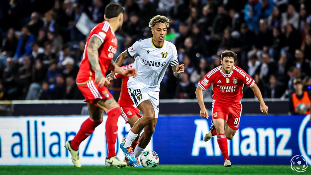 Famalicão a jogar com o Benfica