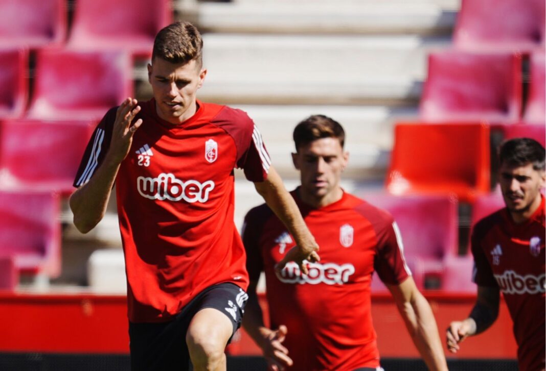 Jogadores do Granada a treinar